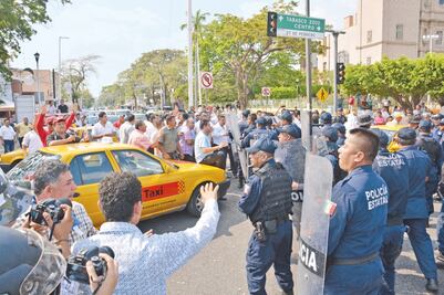 Taxistas piden sacar a piratas de Villahermosa y subir tarifa