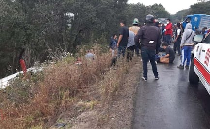 Sube a 8 número de muertos por choque entre camión y combi en carretera Nicolás Romero-Villa del Carbón