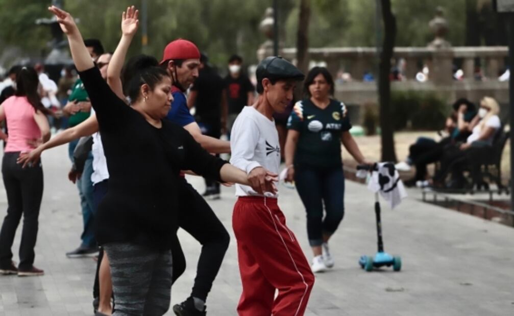 Desorganización y esperanza en aplicación de vacunas, migración y multitudes en las calles, entre las fotos de la semana