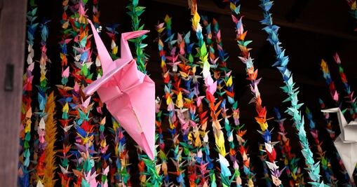 Por qué Mazda arma grullas de papel como una tradición altruista