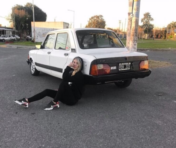 Joven compró el auto de sus sueños, un Fiat 128 y recibió burlas en redes
