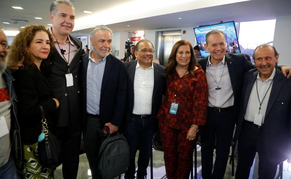 Alcalde de Escobedo, Andrés Mijes (centro), y el diputado federal, Alfonso Ramírez Cuéllar (a su derecha) (14/11/2025). Foto: Especial