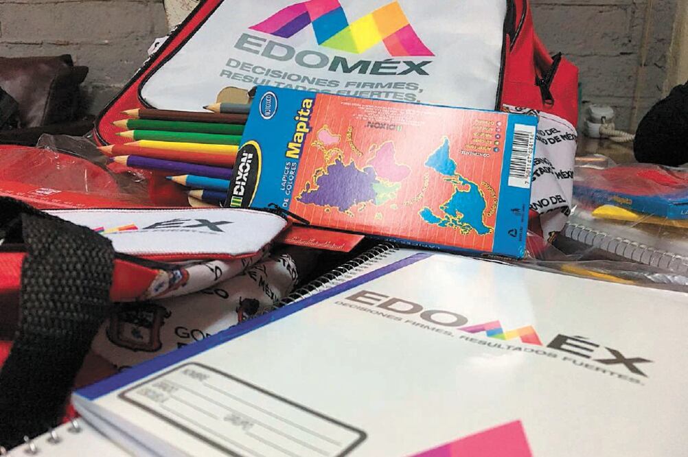 Los más afectados. Por la entrega de útiles escolares del gobierno estatal, en un año cerraron 45% de los pequeños negocios, afirman empresarios. Foto: ARCHIVO. EL UNIVERSAL