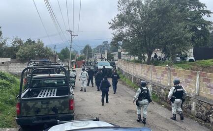 Militares y Guardia Nacional custodian traslado de madera decomisada en Huitzilac, Morelos