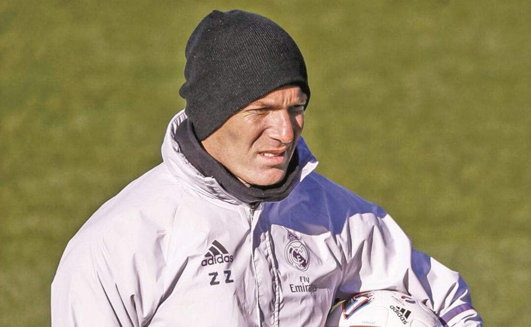 Zinedine Zidane, líder merengue. (EMILIO NARANJO. EFE)