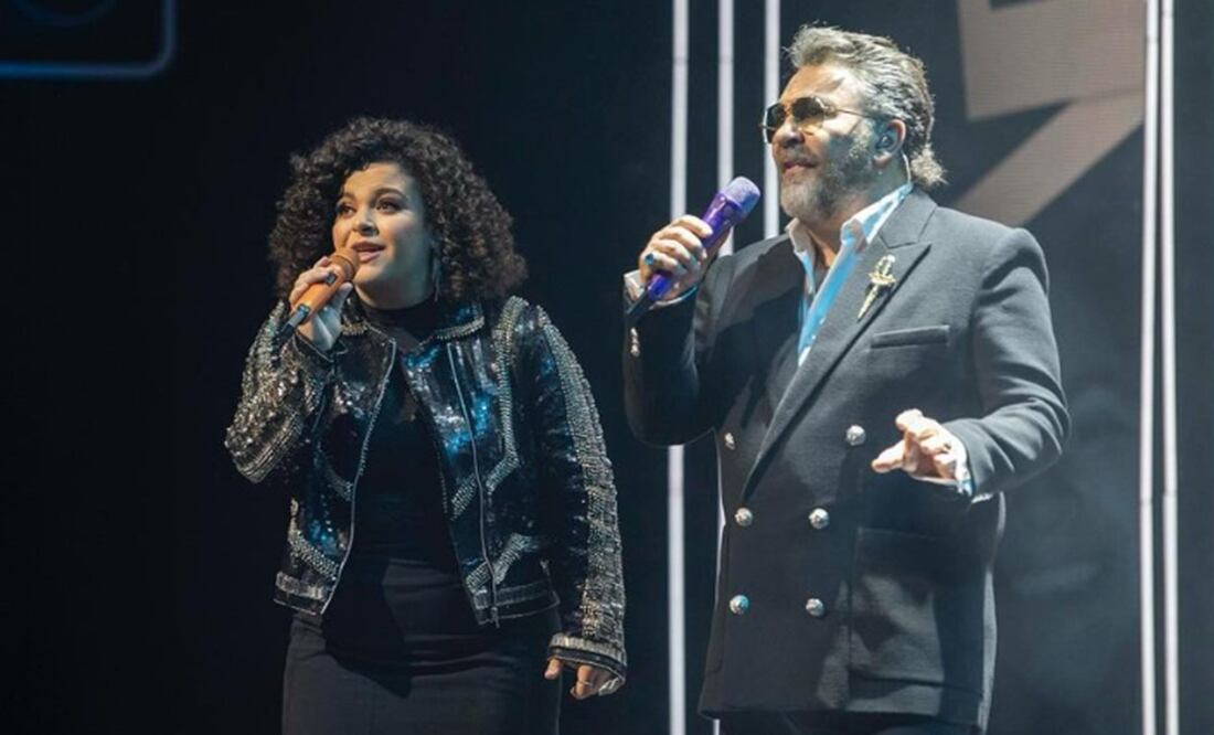 Lucero Mijares y su papá, Mijares, durante su participación en el "Juego de voces". Foto: Instagram