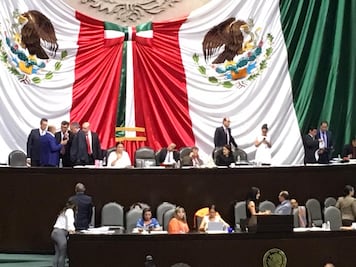 Diputados reanudan sesión y aprueban reforma polémica que aplicará hasta 2021