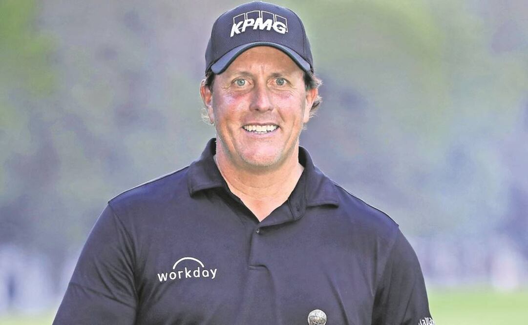 El californiano Phil Mickelson rompe sequía de victorias, tras casi cinco años (GREGORY SHAMUS. GETTY IMAGES)
