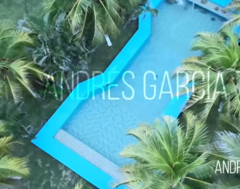 Alberca de la "Casa de Andrés García" con vista al mar tras el huracán "Otis". Foto: Vía Youtube