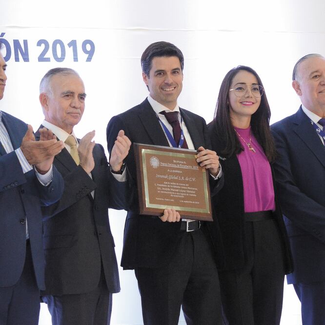 Alfonso Romo (segundo de izq. a der.) propuso que hay que ser más duros en las negociaciones para reducir los déficits comerciales. Foto/EMILIO VÁSQUEZ. EL UNIVERSAL
