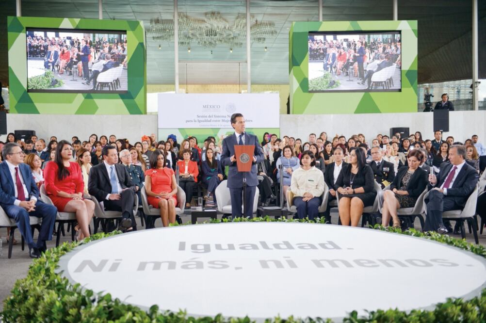 El presidente Enrique Peña Nieto afirma que es fundamental la participación de las mujeres para que México sea una nación más democrática (PRESIDENCIA)