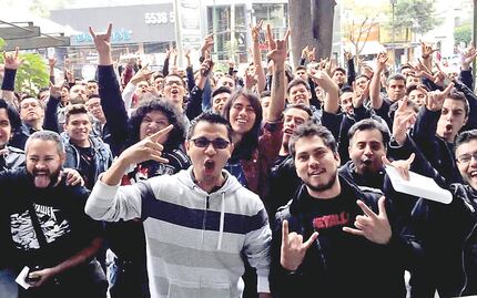 Fans de Metallica “marchan” en el Polyforum