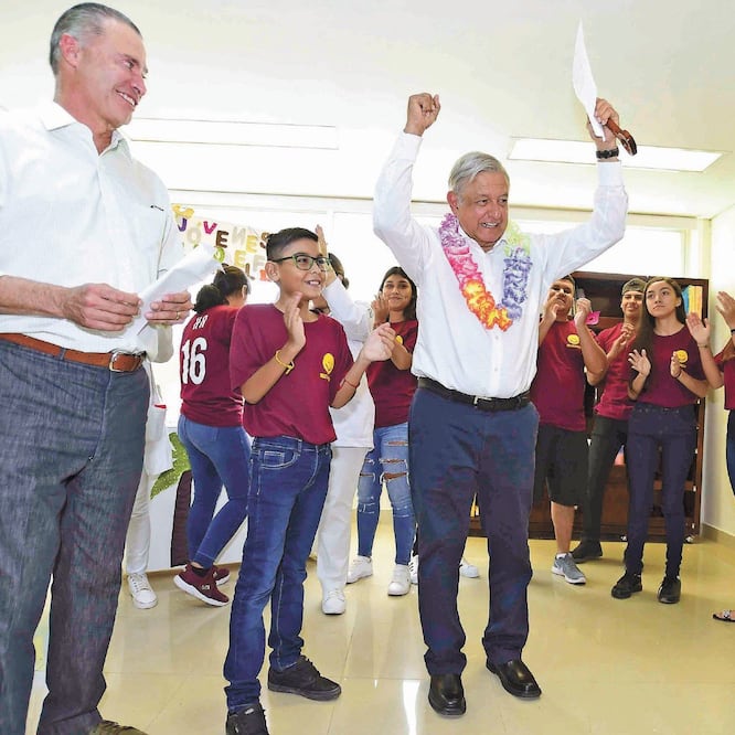 Acompañado del gobernador Quirino Ordaz Coppel, el presidente Andrés Manuel López Obrador visitó el Hospital Rural de Villa Unión. Foto/PRESIDENCIA