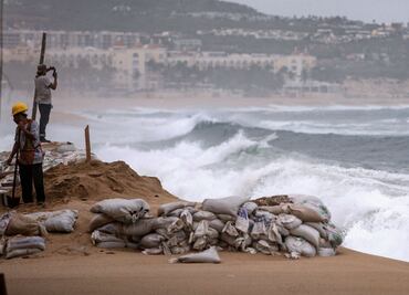 Huracán “Lorena” se ubica de nuevo sobre el Golfo de California