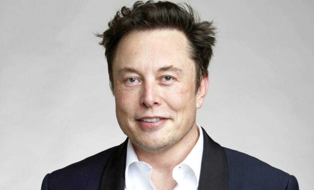 Musk es pareja de la cantante Grimes.