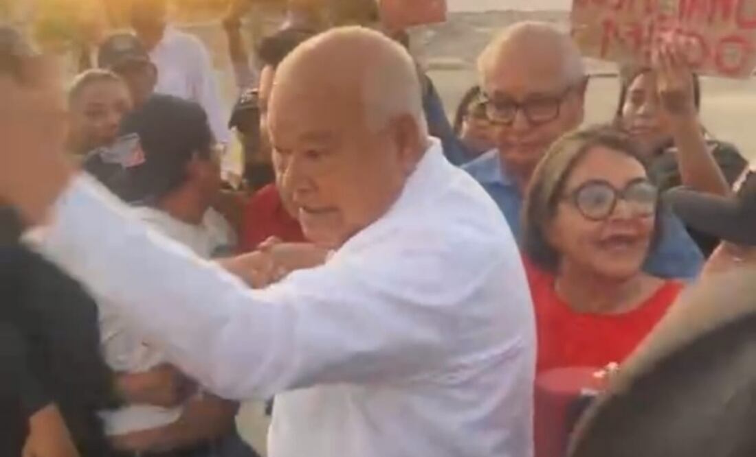 Jóvenes encaran al gobernador de Baja California Sur, Víctor Castro Cosío. Foto: Captura de pantalla.