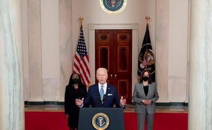 Biden habla con el presidente de Ucrania, Volodimir Zelensky; tratan temas de apoyo militar y sanciones a Rusia