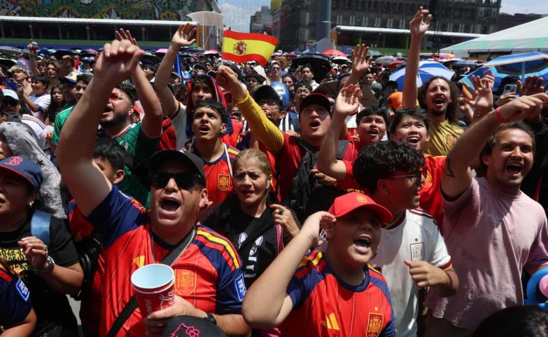 Aficionados llenan el Zócalo para ver semifinal entre Francia y España. Foto: Luis Camacho / EL UNIVERSAL
