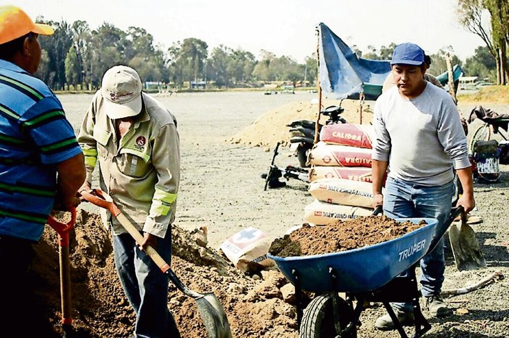Trabajos. Para rellenar la grieta se usan materiales acordes al comportamiento del suelo del afluente, dicen autoridades. (ESPECIAL)