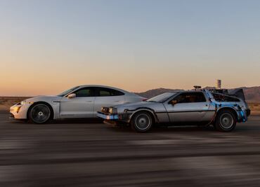 Porsche celebra el día de Volver al Futuro juntando al DeLorean con el Taycan