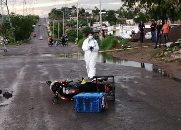 Motociclista es arrastrado por corriente y muere en Sinaloa