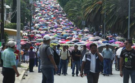 Maestros marchan en la ciudad de Oaxaca