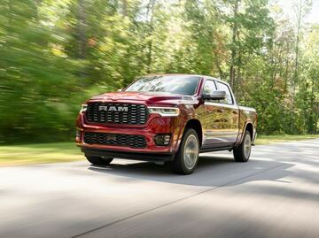 RAM 1500 2025, le dice adiós al Hemi pero mantiene el lujo de la pick up