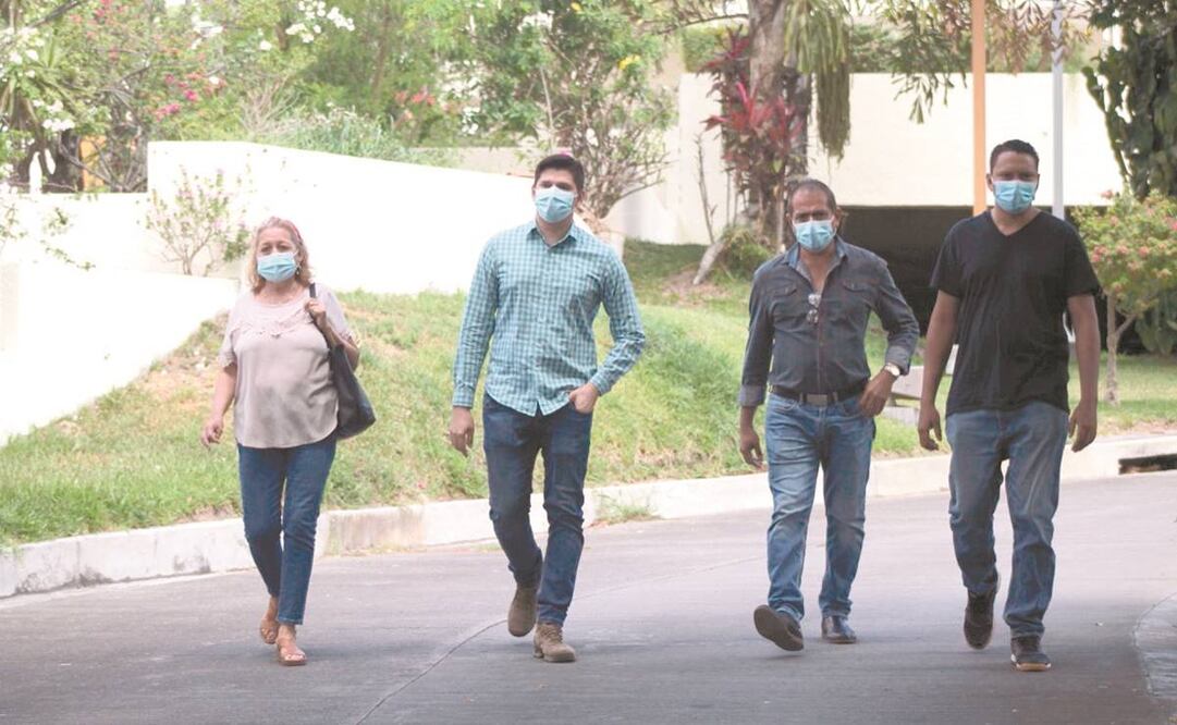 La familia de Victoria acudió a la cancillería de El Salvador para identificar con fotografías el cuerpo de la migrante. Foto: CORTESÍA: DIARIO EL MUNDO (EL SALVADOR)