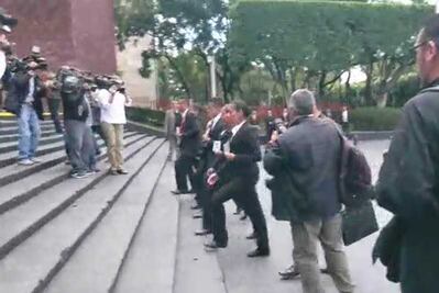 Ensayan entrada y salida de AMLO de San Lázaro