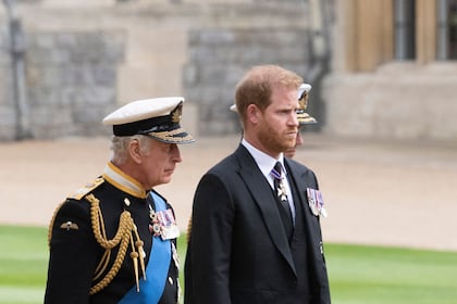 “No quiere ser un duque sin dinero”: la razón financiera detrás del regreso del príncipe Harry a Reino Unido