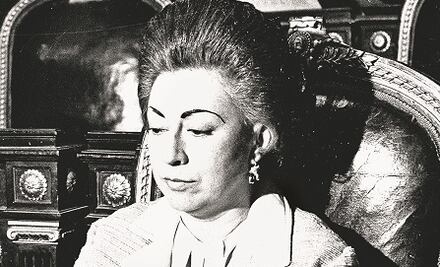 Rosario Castellanos y Mike Myers, en un día como hoy