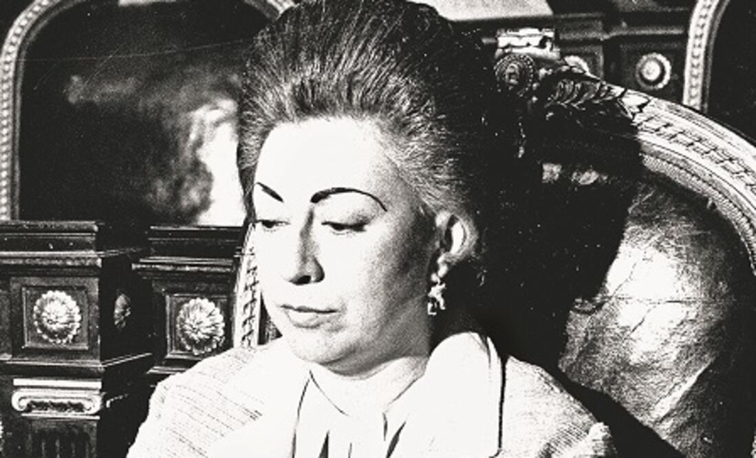 Rosario Castellanos y Mike Myers, en un día como hoy