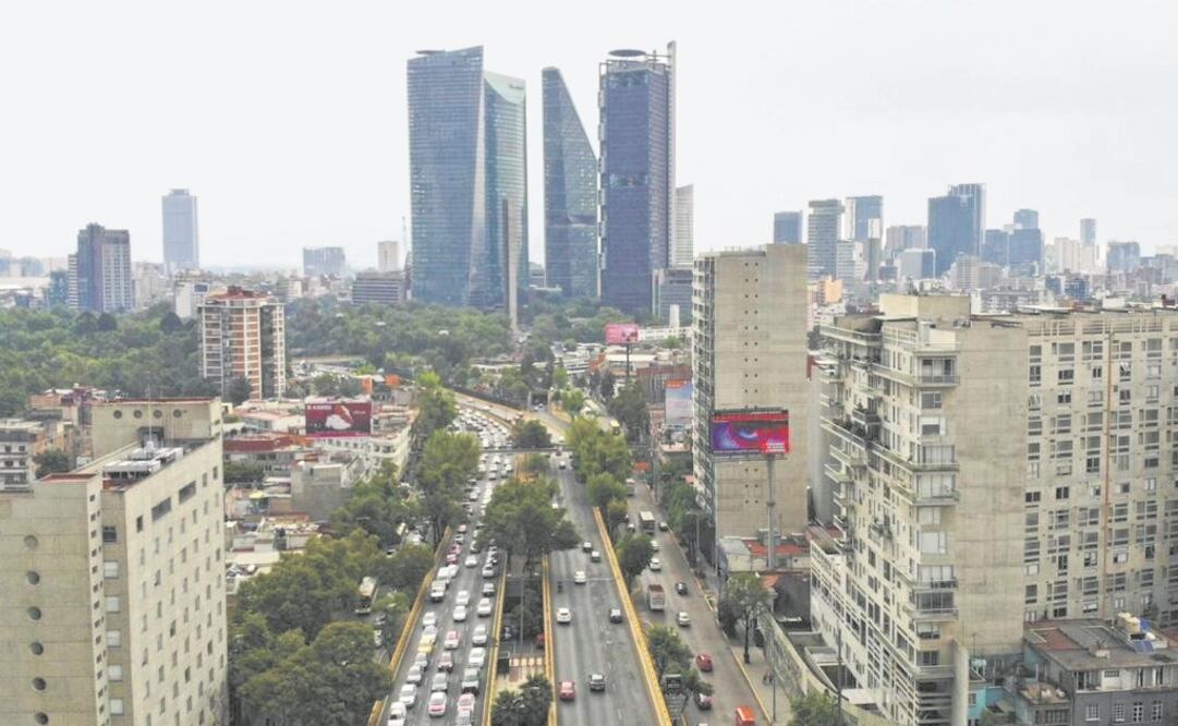 El nuevo titular de la CAMe, Víctor Hugo Páramo, señaló que el sistema de alta presión presente en el centro del país perdió intensidad en las últimas horas, lo que ayudó a dispersar los contaminantes. Foto: LUIS RAMÍREZ. EL UNIVERSAL