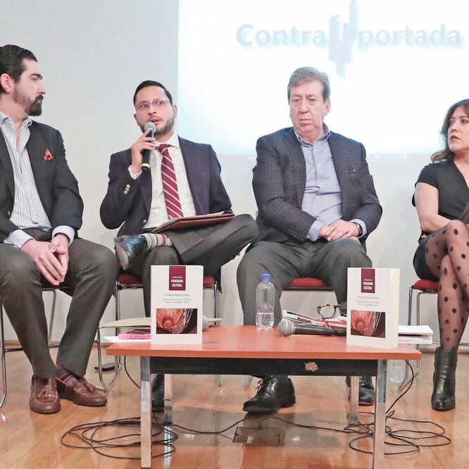 La presentación de Conversaciones se llevó a cabo en el Palacio de Bellas Artes, en la que participó, además del autor Alfonso Martínez y algunos entrevistados, Roberto Rock, prologuista de la obra. ARIEL OJEDA/ EL Universal