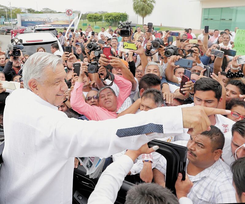 En Tamulté de las Sabanas, Tabasco, el presidente de México pidió a los habitantes su apoyo para sacar adelante a Pemex. PRESIDENCIA