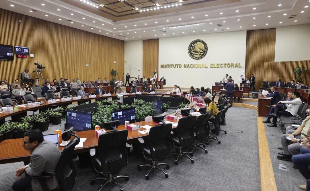 En menos de 10 minutos que duró la sesión se acordó que con ello el INE tendrá competencia para conocer de los asuntos relacionados con el acceso a la información pública. Foto: Archivo/El Universal