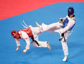Brandon Plaza gana medalla de plata en taekwondo en Lima 2019