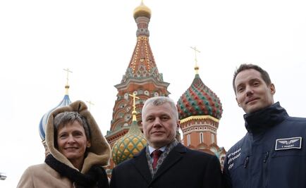 Astronautas visitan la Plaza Roja antes de partir al espacio