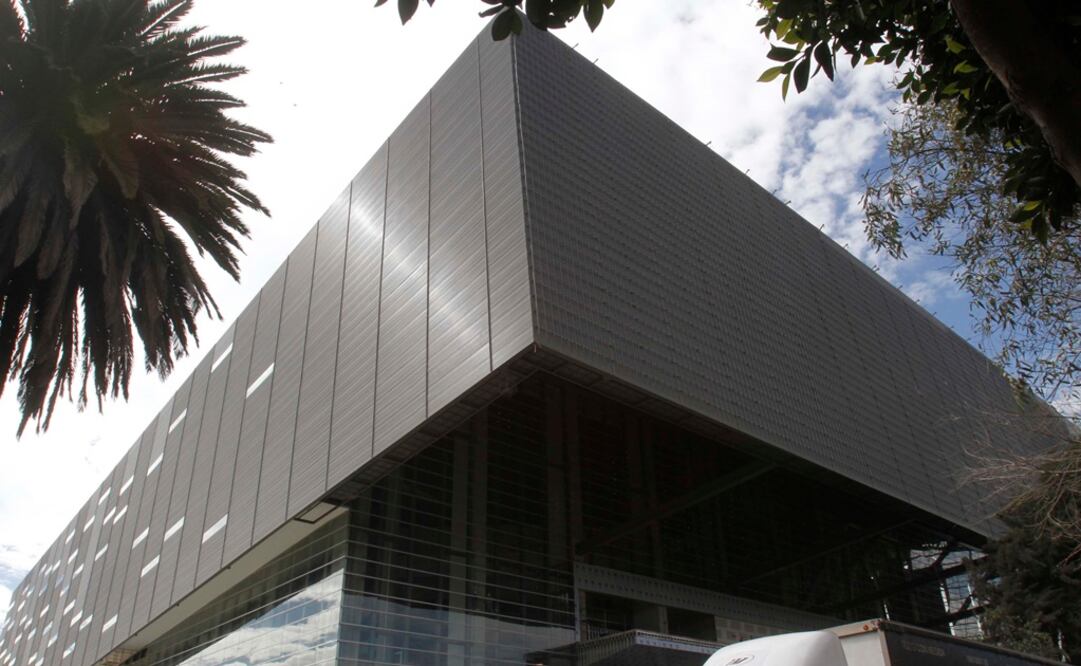 Congresistas pidieron al Instituto de Verificación Administrativa lleve a cabo visitas constantes de supervisión en las rutas de autobuses y taxis que operan en las inmediaciones del Foro cada vez que realicen esto. Foto: Archivo. El Universal.