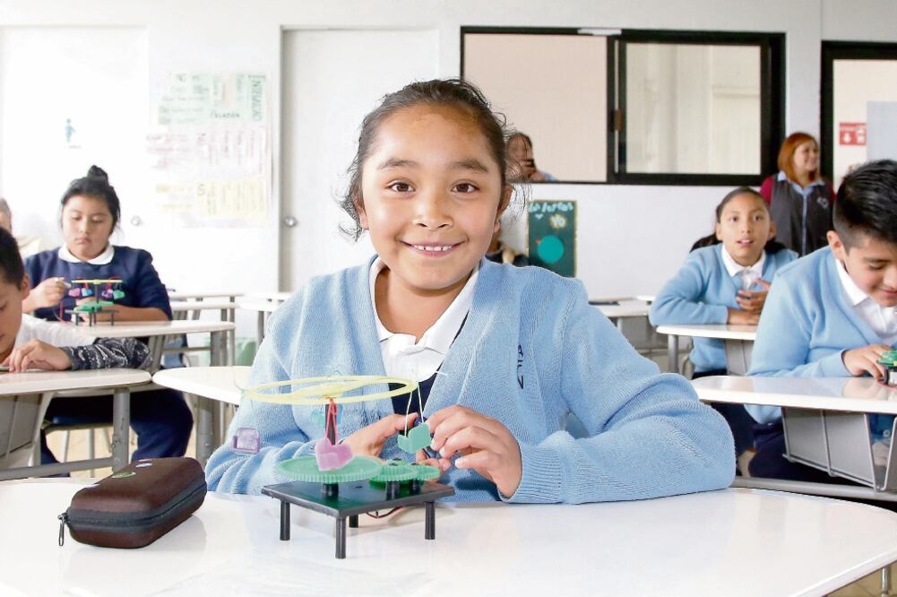 Un grupo de pequeños participa en un taller de robótica que pertenece al programa de computación para niños y jóvenes de la Academia Mexicana de las Ciencias (AMC). FOTO: CORTESÍA DE LA AMC