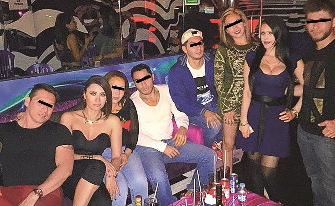 Uno de los negocios de Mara Polet (vestido azul) era un pequeño bar; el cuerpo de la mujer fue hallado con huellas de tortura y rapado. (ESPECIAL)