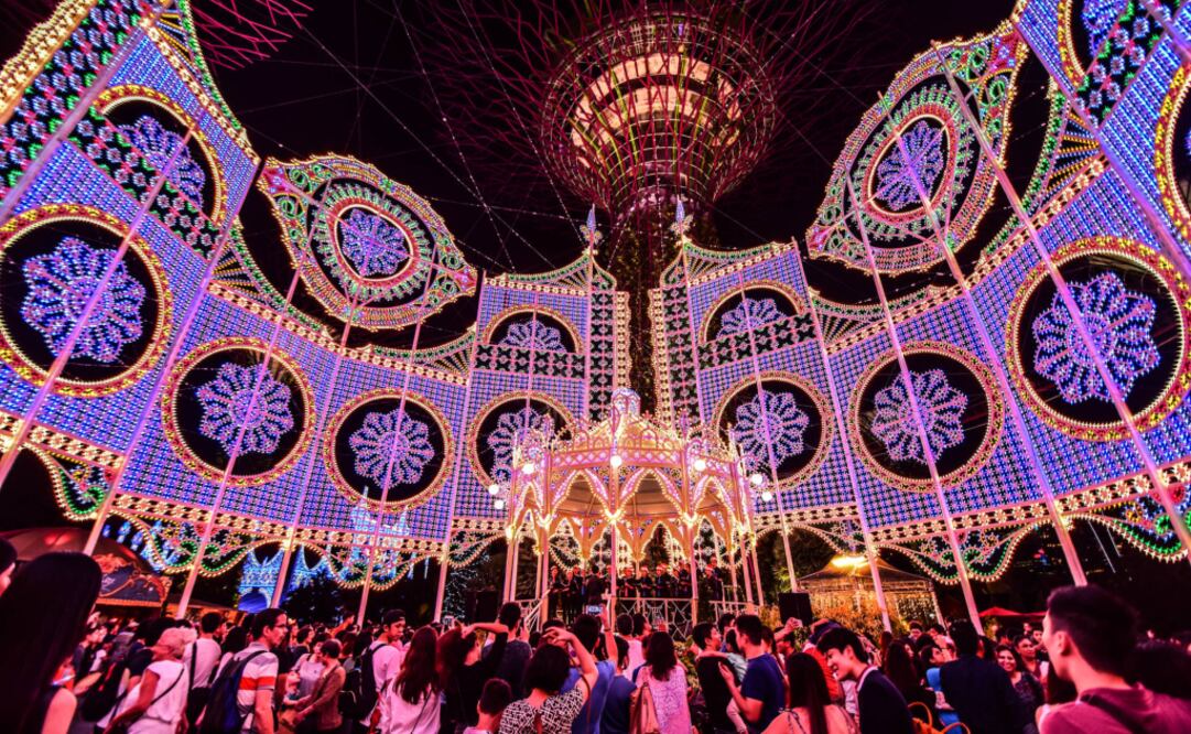 Instalación de luces navideñas en Singapur. (Foto: iStock)