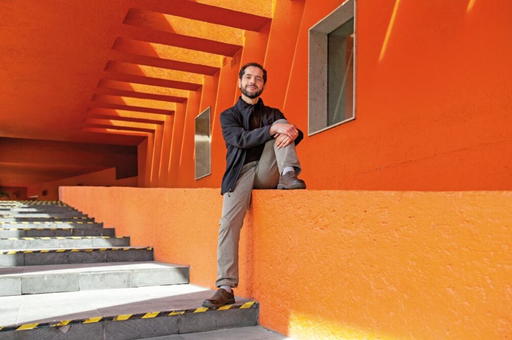 En las instalaciones del Cenart, Claudio Valdés Kuri asegura que la suya no es una compañía que busca la identificación de una firma, “queremos no repetirnos y conseguirlo es muy difícil”. (FOTO: CAMILA MATA. EL UNIVERSAL)