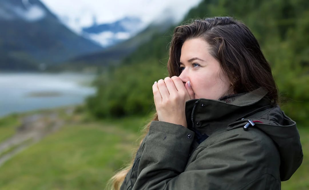 Aunque muchas veces se asocia con el clima frío, tener las manos heladas de forma constante puede estar relacionado con problemas de salud.
Foto: Pixabay