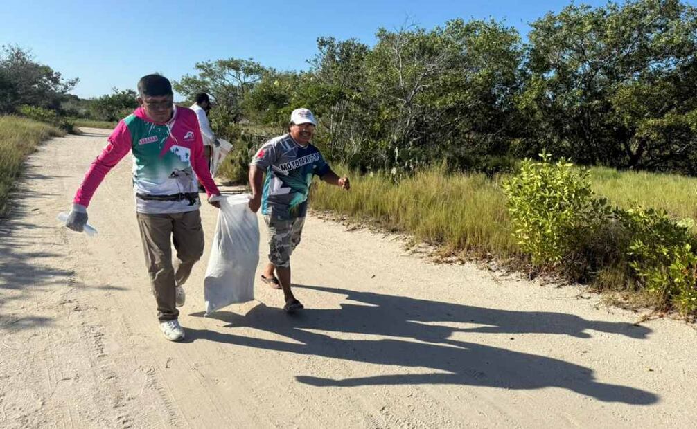 La limpieza de playas fue respaldada por 90 voluntarios (02/12/2025). Foto: Especial