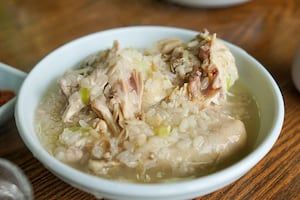 Los beneficios de comer caldo de gallina 