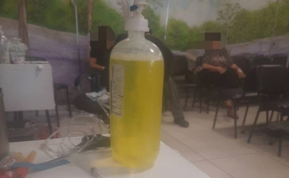 Testimonio denuncia irregularidades en clínica de "sueros vitaminados" en Sonora; advierte riesgos en tratamientos.
Foto: Especial.