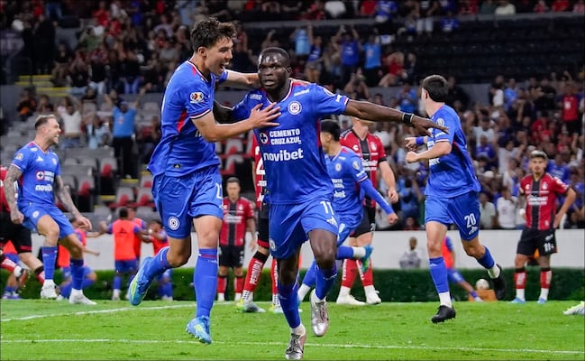 Cruz Azul rescata victoria in extremis ante Atlas y da un paso importante rumbo a semifinales