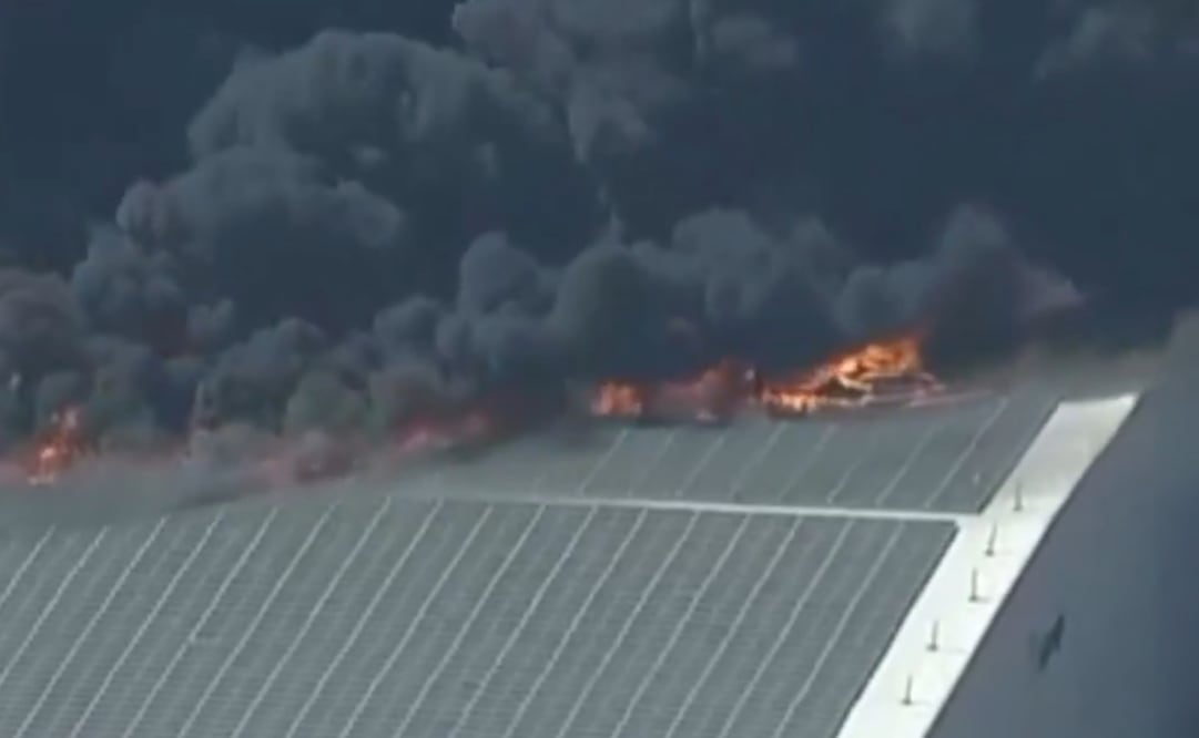 La densa columna de humo visible desde distintos puntos de la ciudad provoca medidas de protección ante posibles afectaciones a la calidad del aire. (17/06/26) Foto: Captura de video