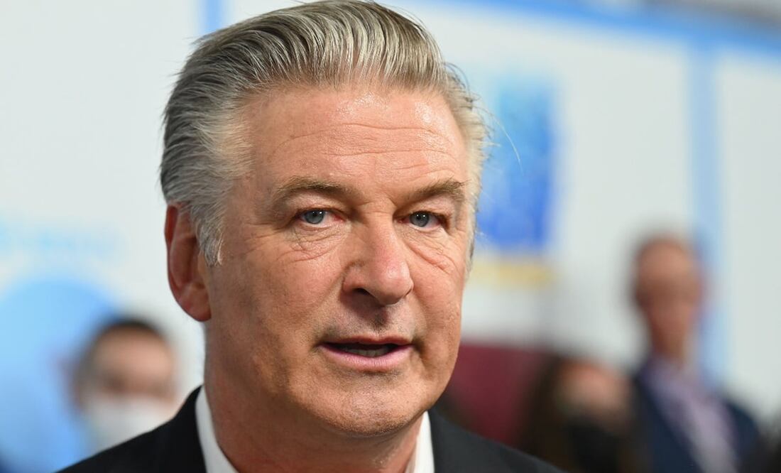 Alec Baldwin alista su defensa ante señalamientos. Foto: AFP